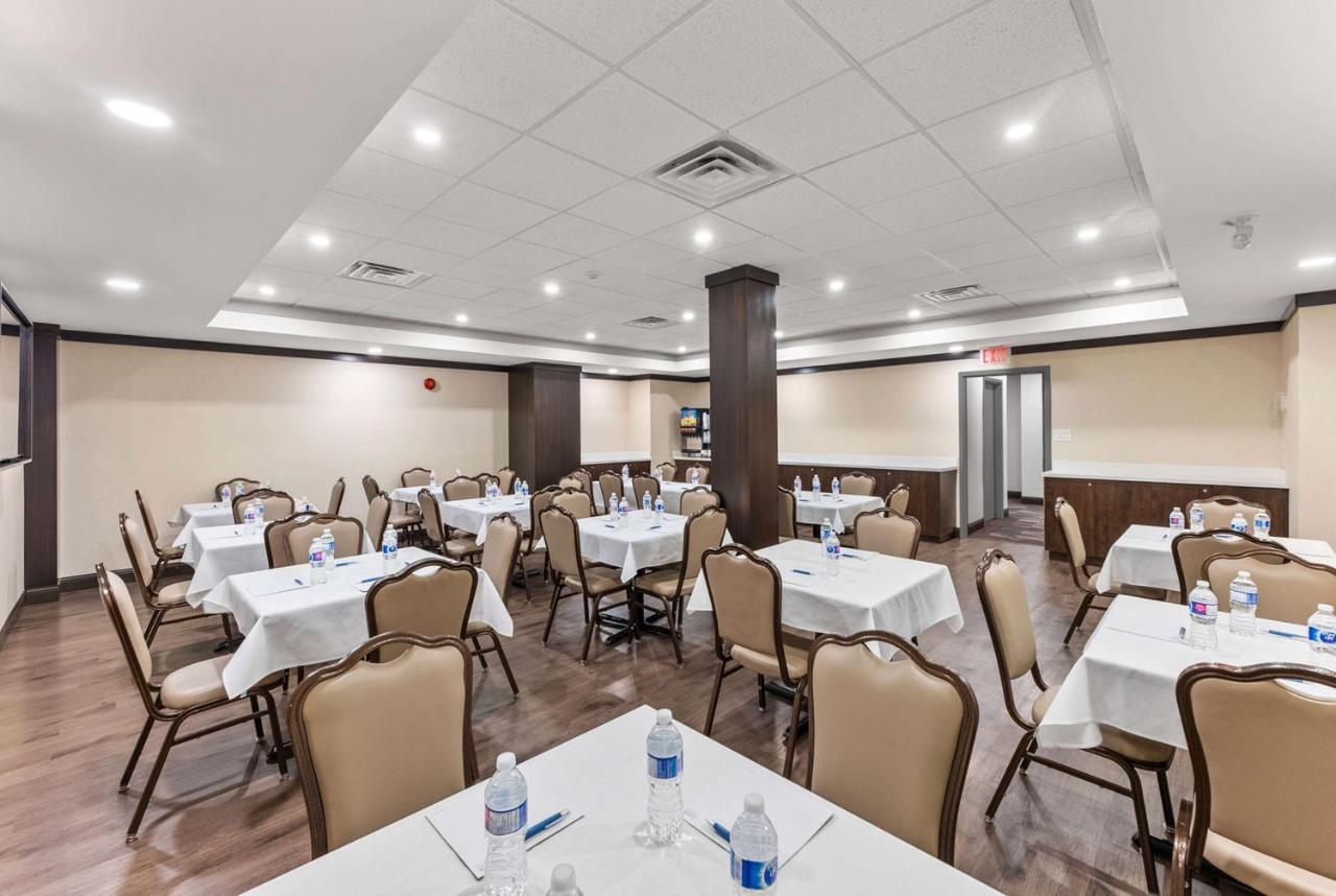 Hotel Ramada By Wyndham Near The Falls Niagara-Fälle
