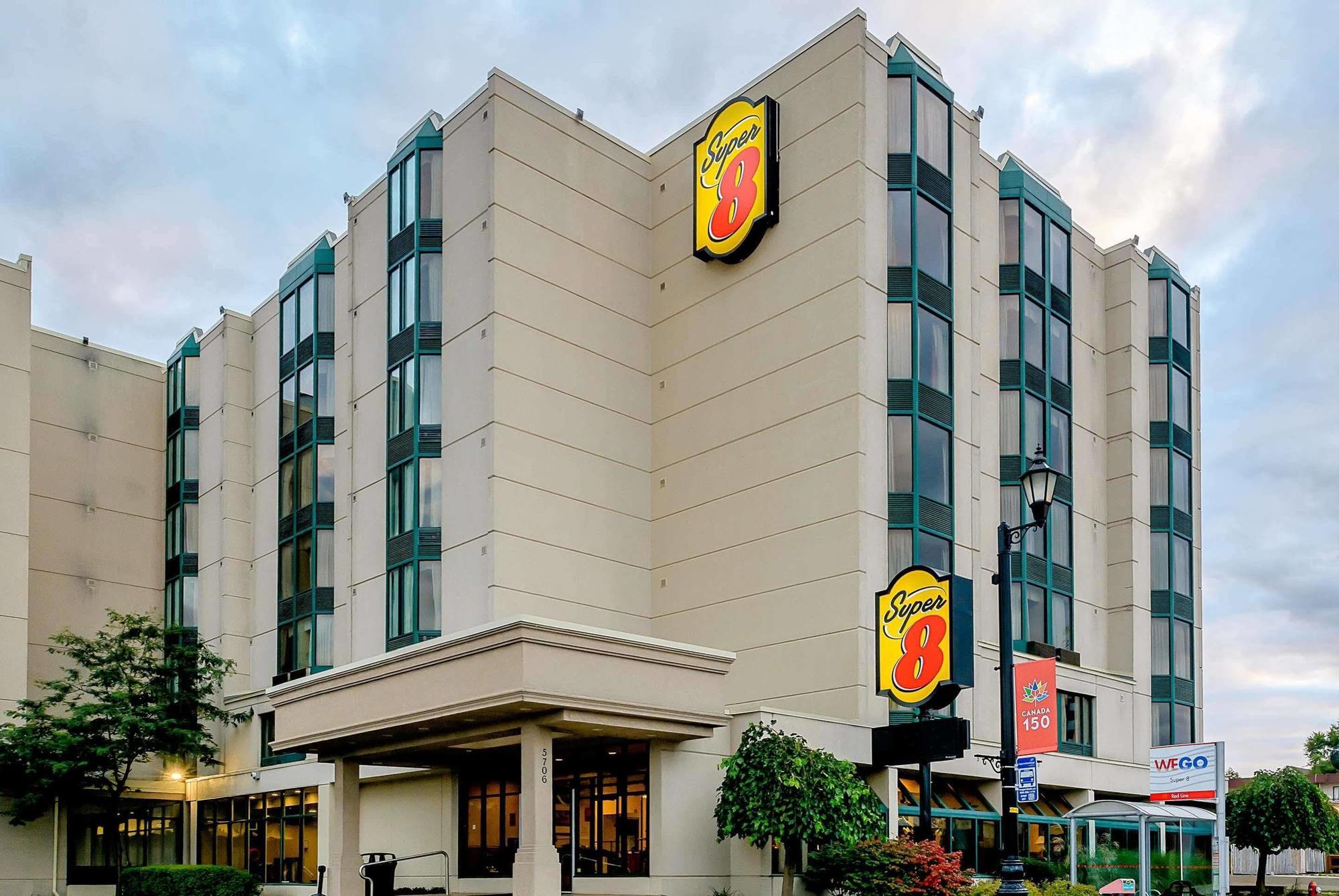 Ramada By Wyndham Near The Falls Niagara-Fälle